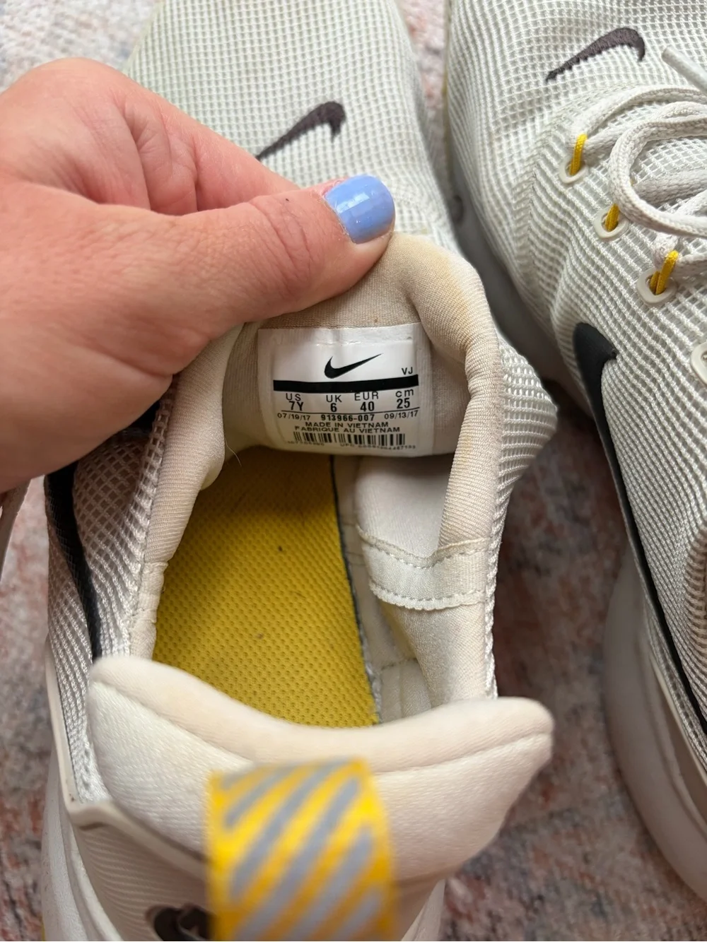 7Y • Nike Presto Fly Boys Sneakers cream black yellow